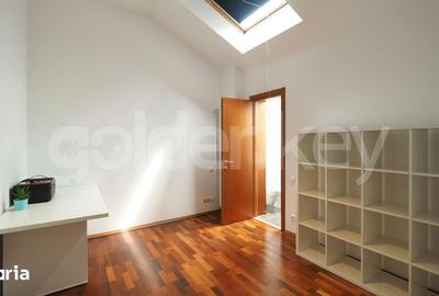 Casă cu 7 camere cu Teren 200 Mp în Central - 18