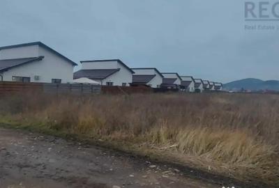 Teren de 700 mp, în Sânpetru