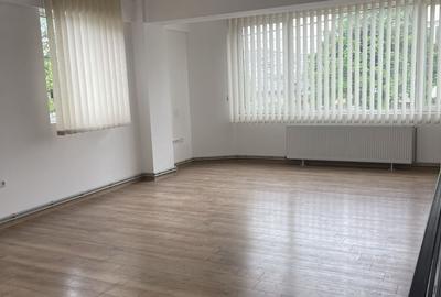 Spațiu comercial, de 130 mp, în Central - 3