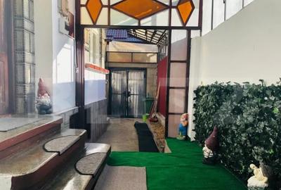 Casă cu 4 camere cu Teren 160 Mp în Schei