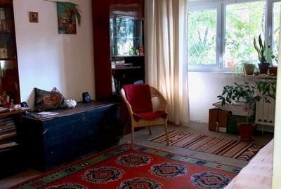 Garsonieră decomandată în Tei