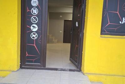 Spațiu comercial, de 70 mp, în Central - 8