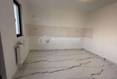Casă cu 3 camere cu Teren 400 Mp în Central - 1