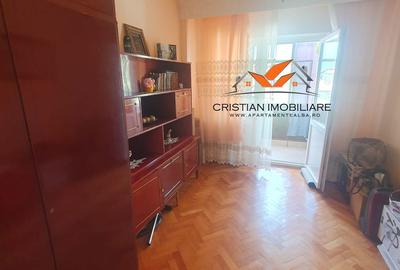 Apartament cu 3 camere decomandat în Ampoi 3 - 5