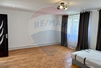 Apartament cu 3 camere de vânzare în zona Est - 11