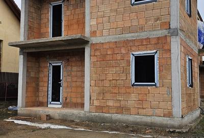 Casă cu 5 camere cu Canalizare în Florești - 11