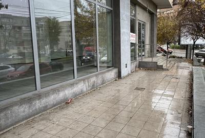 Spațiu comercial, de 122 mp, în Central - 4