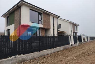 Duplex cu 4 camere cu Canalizare în Chinteni - 1