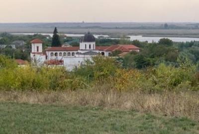 Teren de 4400 mp, în Comana - 5