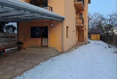 Casă cu 7 camere cu Canalizare în Central - 2