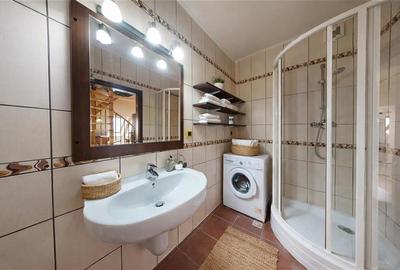 Casă cu 8 camere cu Canalizare în Centrul Civic - 9