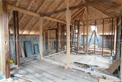 Casă cu 10 camere cu Canalizare în Furnica - 8