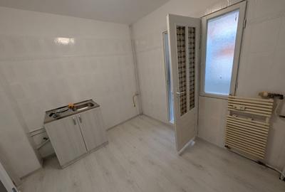 Zona Nord- bloc din 1986- Ap. 2 camere decomandate, etaj intermediar - 6