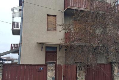 Casă cu 4 camere în Central - 1