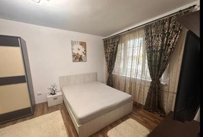 Garsoniera, 1 Mai - 1