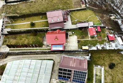 Casă cu 6 camere cu Teren 1629 Mp în Plopu - 1
