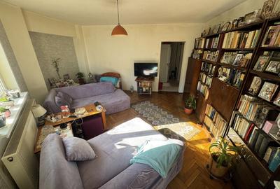 Apartament cu 3 camere decomandat, mobilat în Central