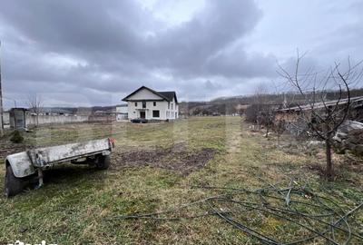 Casă cu Teren 3730 Mp în Stremț - 3