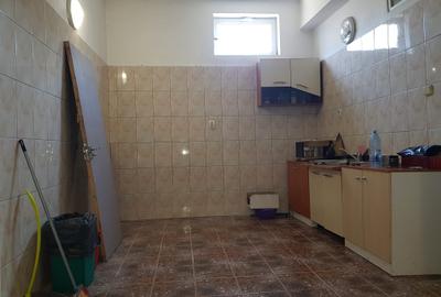 1 mai-metrou,casa  ,ideal firma cu depozitare si birouri,150 mp,parcare ,650 eur - 8