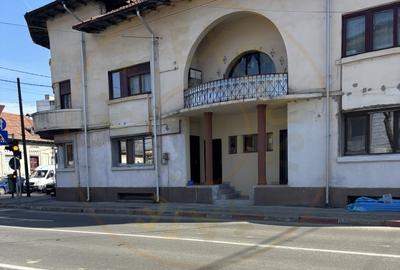 Casă individuală cu 5 camere cu Canalizare în Central - 1