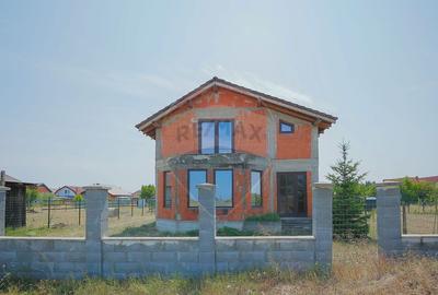 Casă cu 6 camere cu Teren 645 Mp în Gepiu