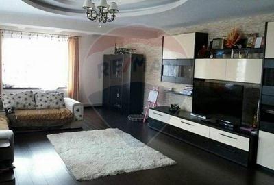 Vila de inchiriat in SANPETRU - zona linistita, curte mare - 7