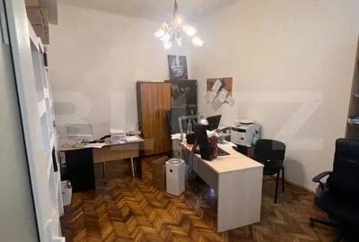 Casă cu 8 camere cu Teren 1000 Mp în Central - 4