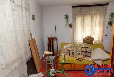 Casă cu 4 camere cu Teren 1772 Mp în Jurilovca - 2