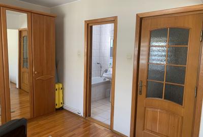 Tomis lll- 4 camere transformat in 3 - 4