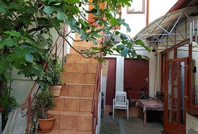 Casă cu 5 camere în P-ța Doina - 1
