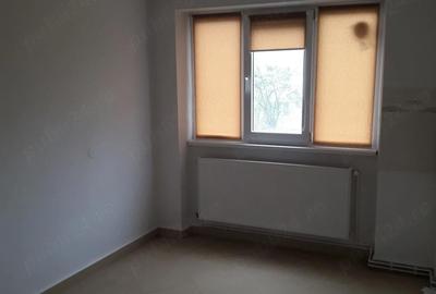 Apartament cu 3 camere semidecomandat în Central - 3