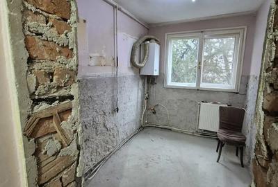 Vand apartament 2 camere neamenajat - 1