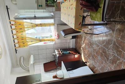 Ap. 3 camere , Piata 1 Mai - 4