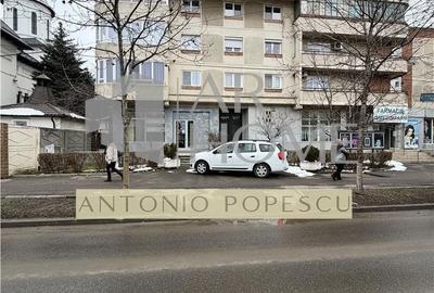 Spațiu comercial, de 65 mp, în Democrației - 11