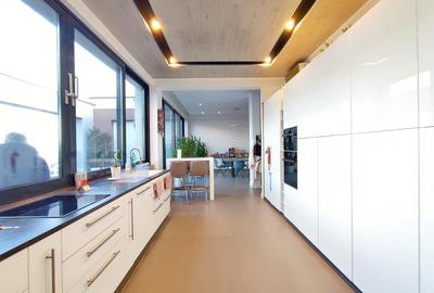 Penthouse cu 4 camere decomandat, mobilat în Palazu Mare - 4