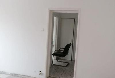 Apartament cu 3 camere semidecomandat în Titan - 4