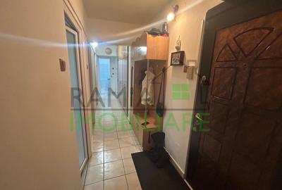 Apartament cu 3 camere decomandat, mobilat în Tractorul - 15