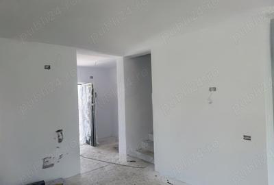 Casă cu 5 camere cu Teren 404 Mp în Km 5 - 6