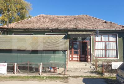 De inchiriat magazin alimentar, central 100 mp,parter, sat C - 7