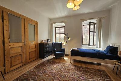 Apartament cu 2 camere nedecomandat, mobilat în Centrul Istoric