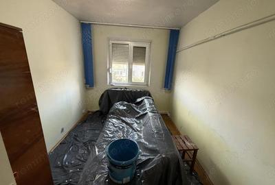 Apartament cu 3 camere semidecomandat în Km 4 - 7