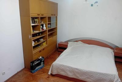 Apartament o camera Biserica Catolica centru parter inalt 40mp balcon - 1