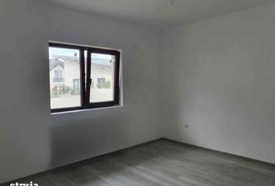 Casă cu 4 camere cu Teren 250 Mp în Malu Mare - 2