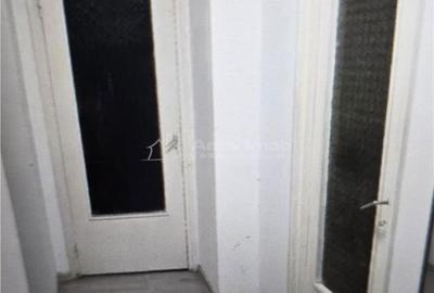 Apartament cu 4 camere decomandat în Bordei - 2