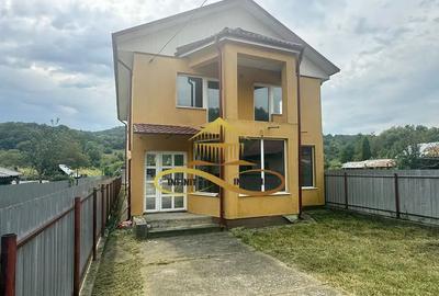 Casă cu 5 camere cu Teren 757 Mp în Luncani - 1