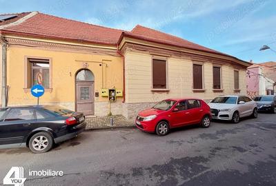 Casa S+P+M zona Ultracentrala la curte cu 2 vecini, recent renovata - 2