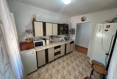 Apartament 3 camere, decomandat - zona Cetate - 2