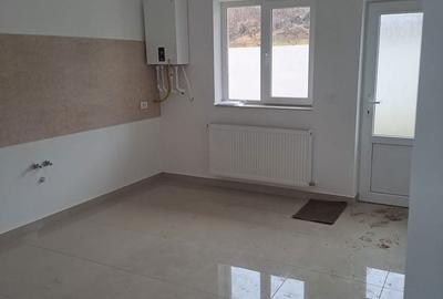 Casă cu 4 camere cu Teren 200 Mp în Bucium - 2