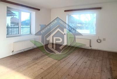 Casă cu 3 camere decomandat în Stupini