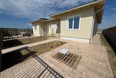 Duplex cu 3 camere cu Canalizare în Moșnița Nouă - 2
